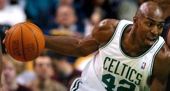 Πρώην παίκτης του NBA εκπαιδεύεται για διευθυντής στα Starbucks